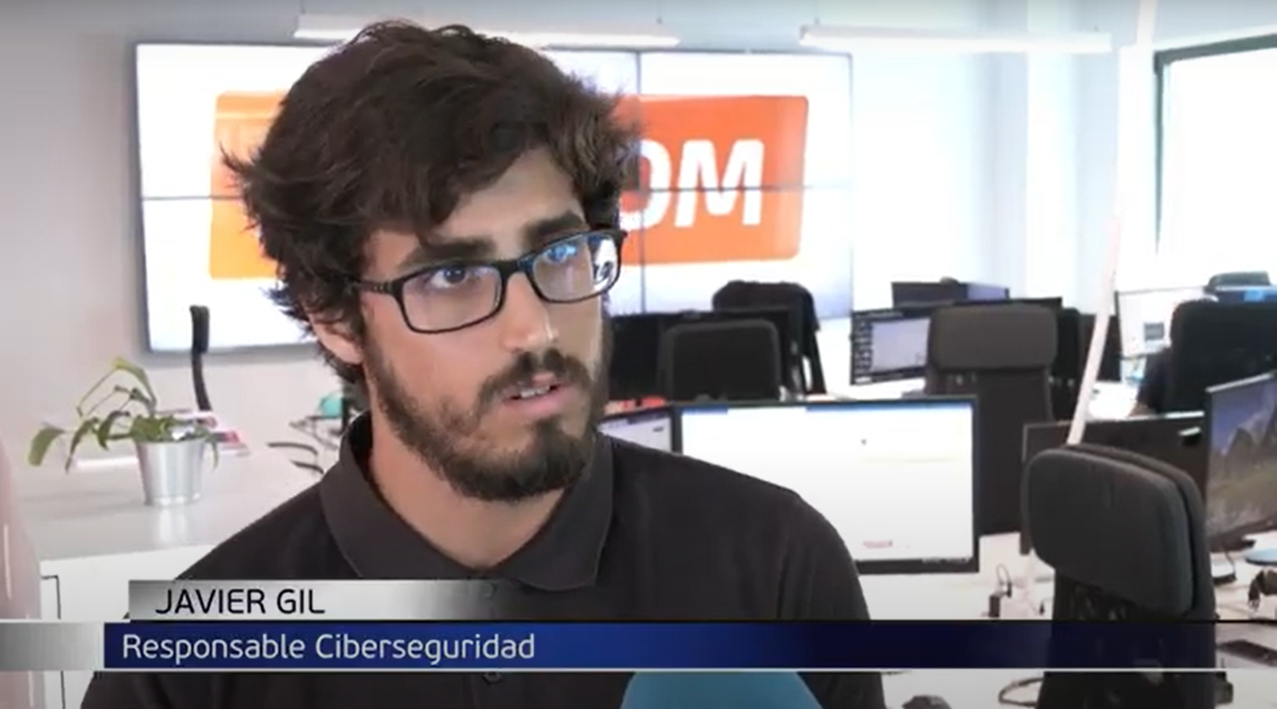 Javier Gil con informativos Telecinco hablando sobre suplantación de identidad, phising y sus consecuencias